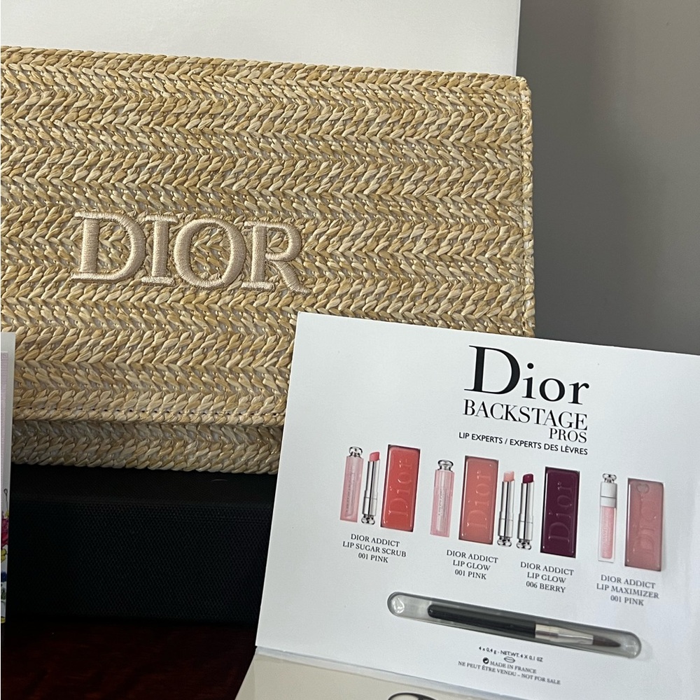 Dior Natural Straw Clutch with Embroidered Logo - Picture 2 of 4